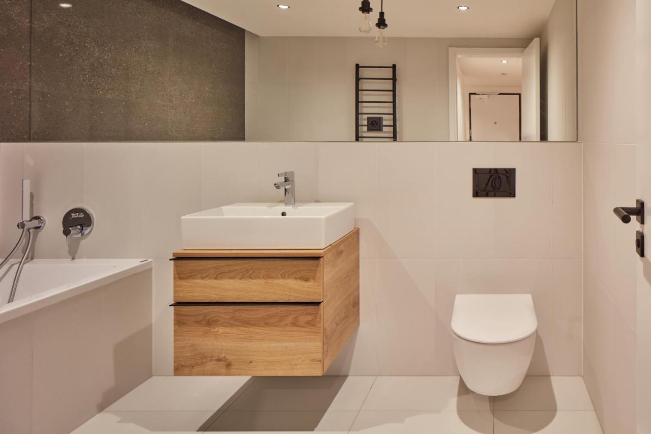 Days - Designer Apts - Garage - Terrace - Easy Access * Prague