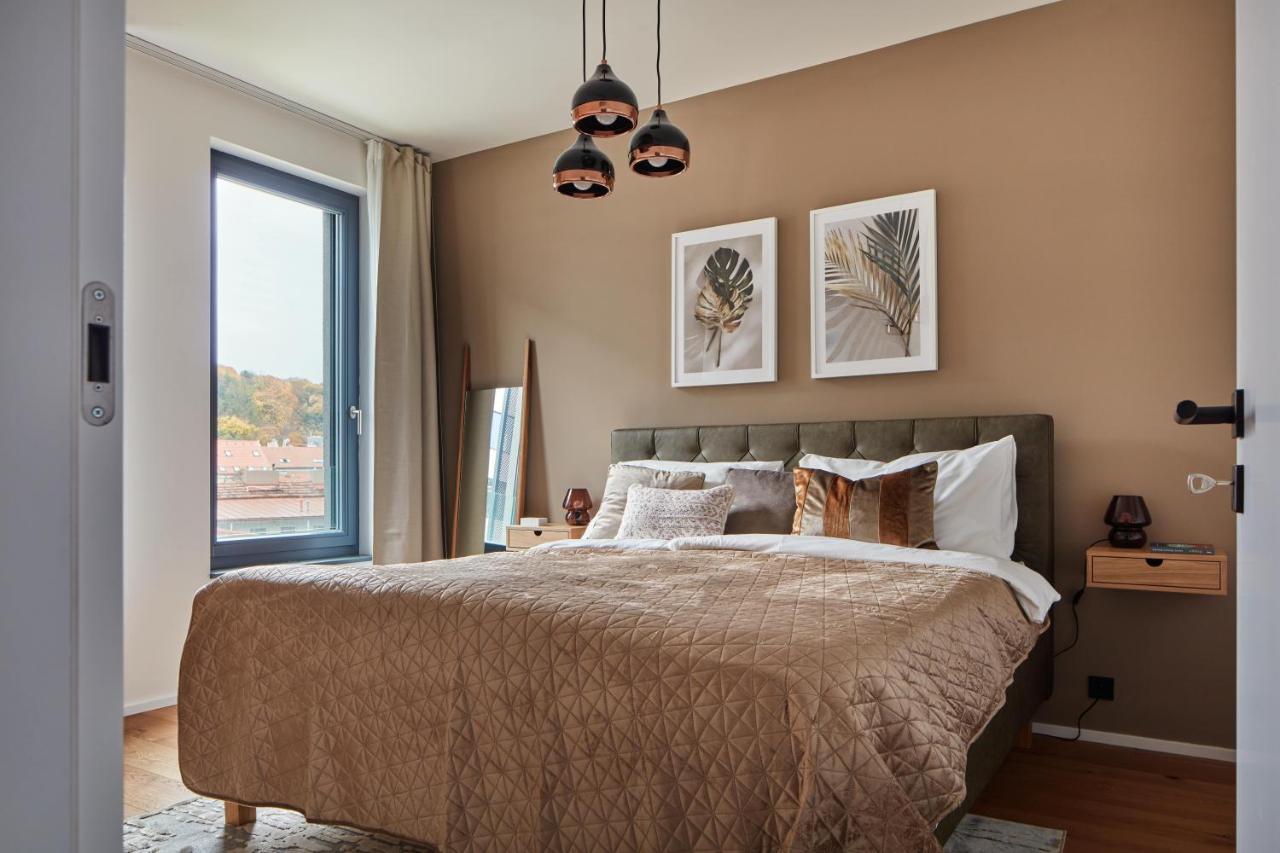 Days - Designer Apts - Garage - Terrace - Easy Access * Prague