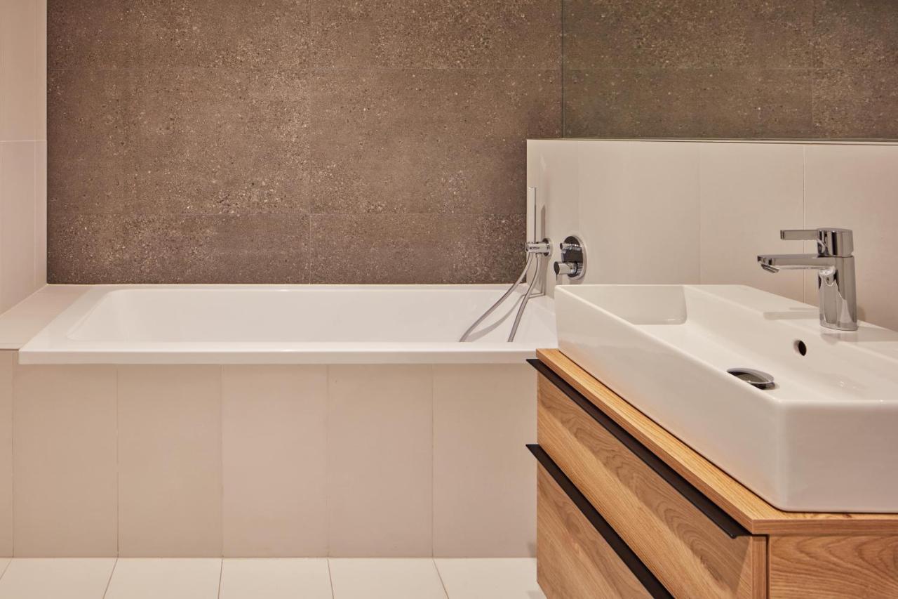 Days - Designer Apts - Garage - Terrace - Easy Access Prague
