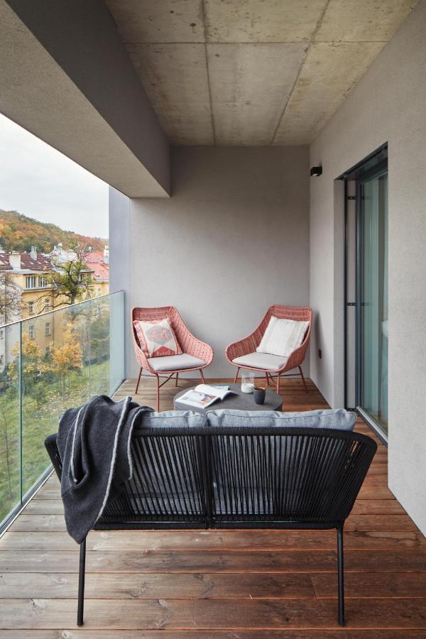 Days - Designer Apts - Garage - Terrace - Easy Access Prague